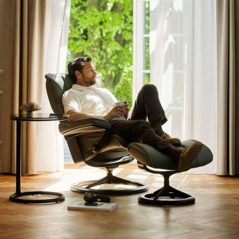 Man sitting in Stressless Mayfair recliner